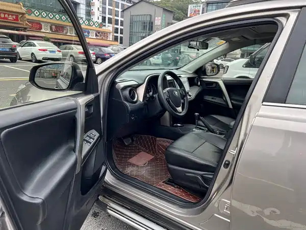 Toyota RAV4 2015