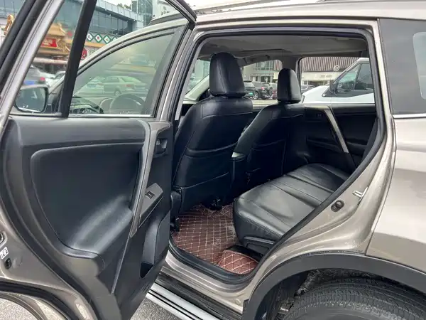 Toyota RAV4 2015