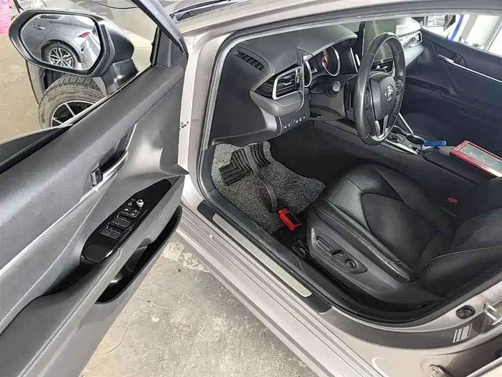 Toyota Camry 2022 — фото 16