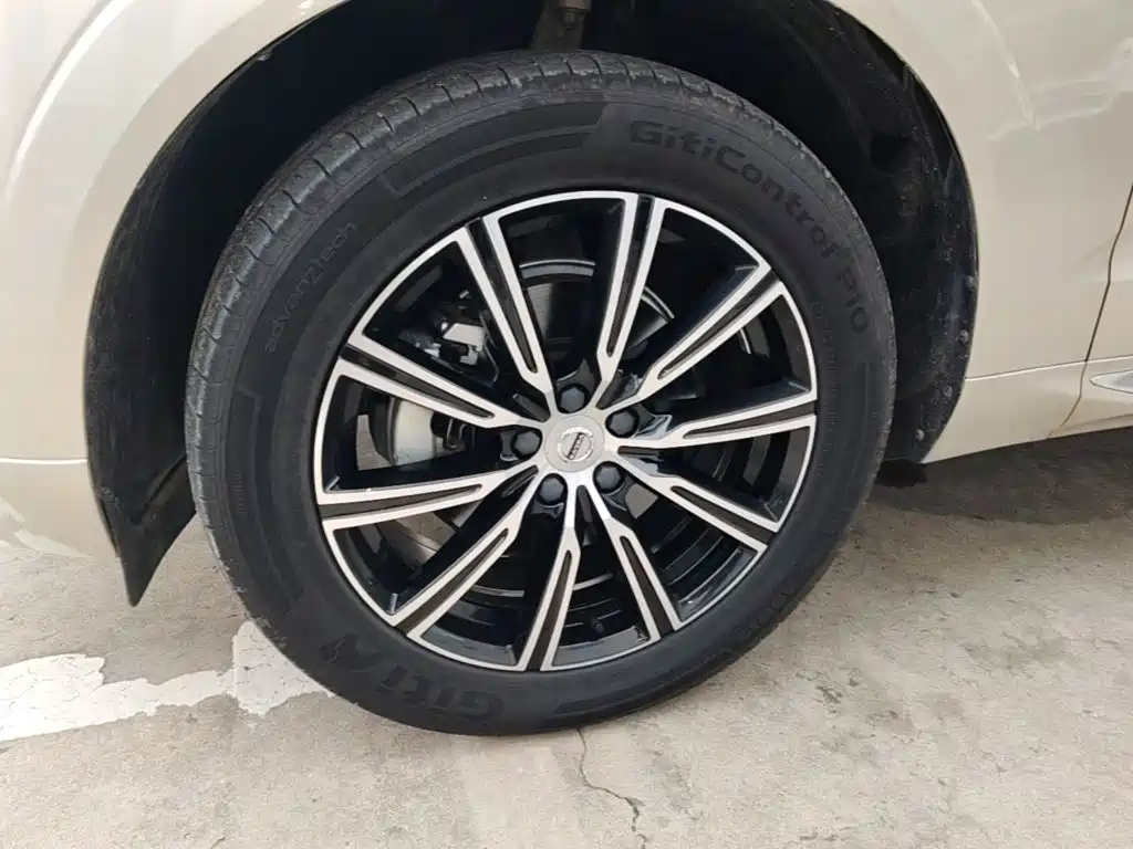 Volvo XC60 2020 — фото 23