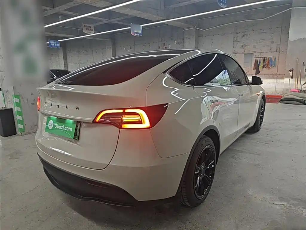 Tesla Model Y 2023 — фото 7
