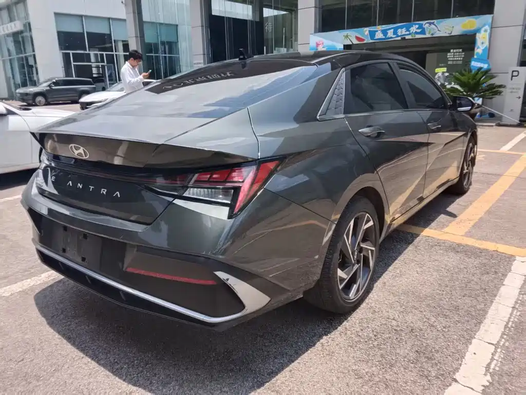 Hyundai Elantra 2023