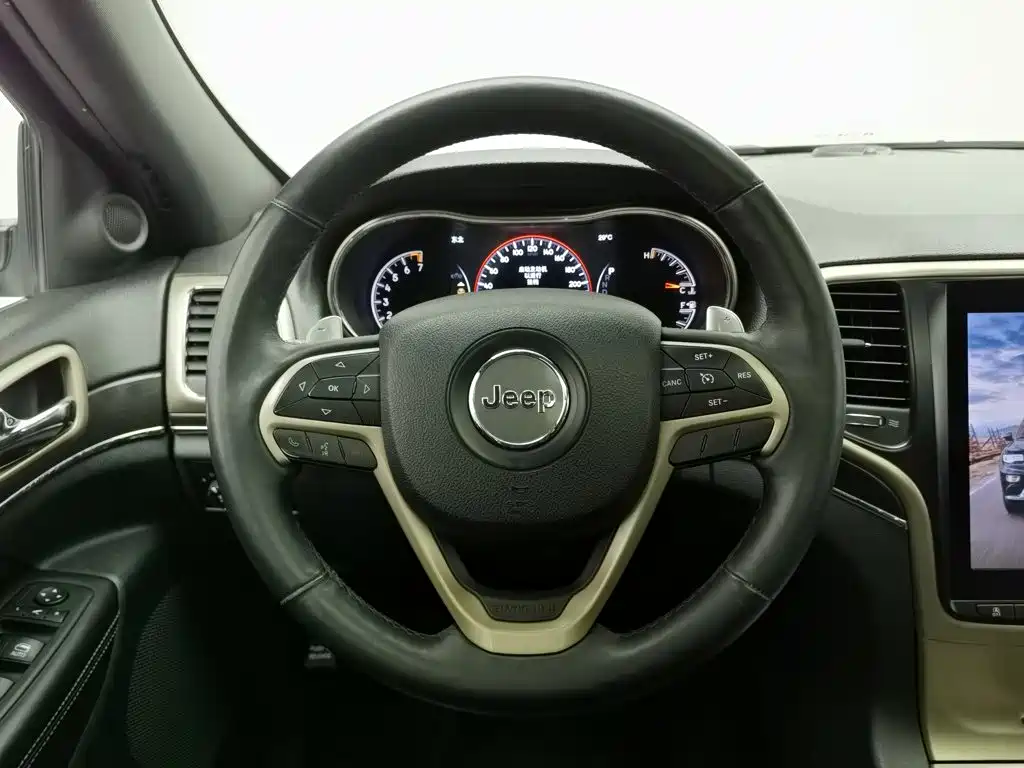Jeep Grand Cherokee 2014 — фото 11