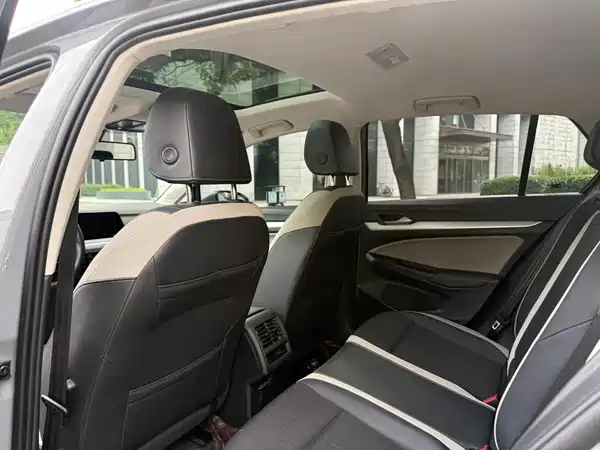 Volkswagen Golf 2021
