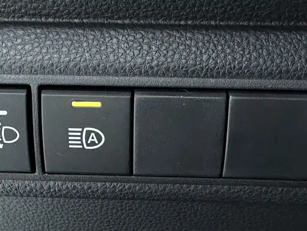 Toyota Corolla 2023 — фото 16