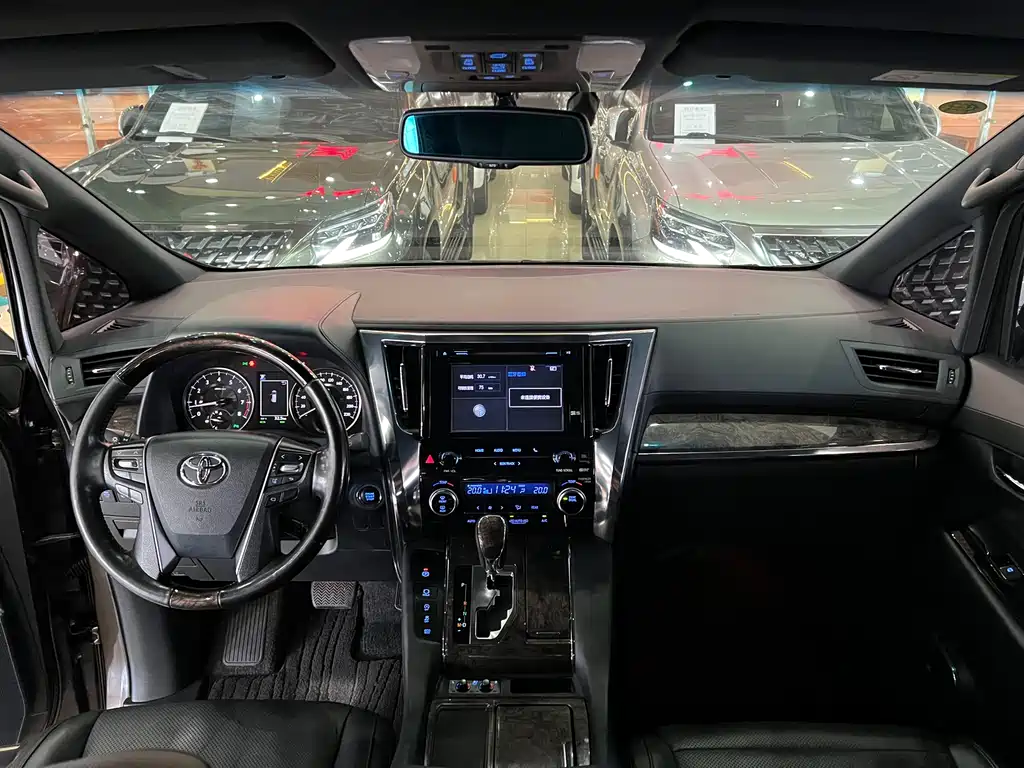 Toyota Alphard 2018 — фото 10
