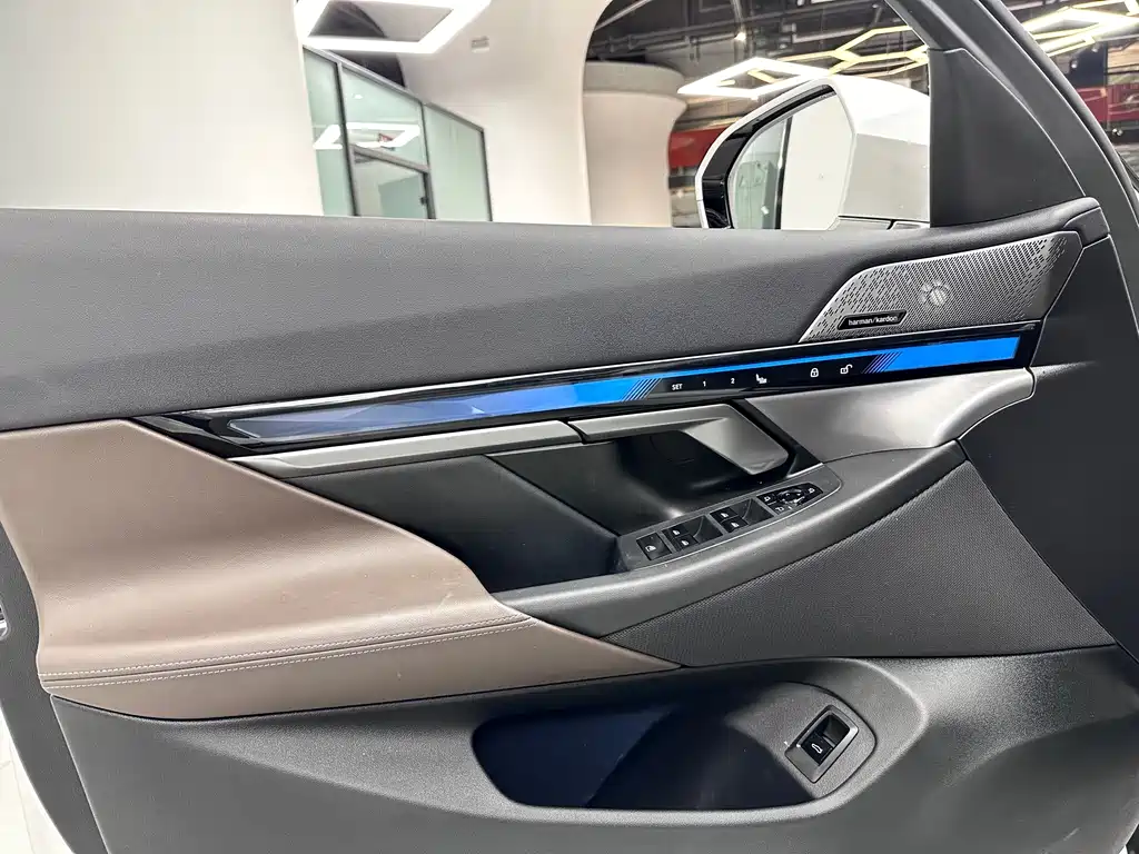 BMW 5 Series 2024 — фото 13
