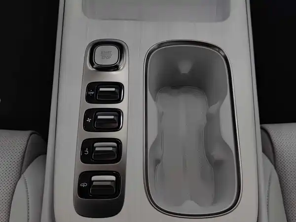 Xiaomi SU7 2024