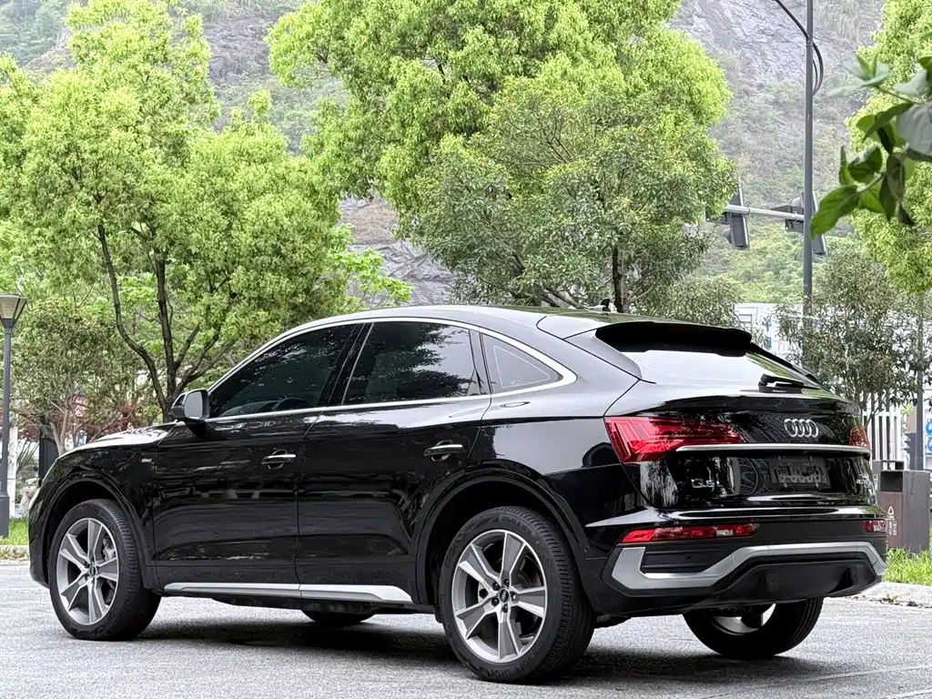 Audi Q5L Sportback 2022 — фото 16