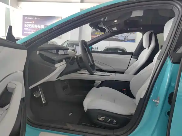 Xiaomi SU7 2024