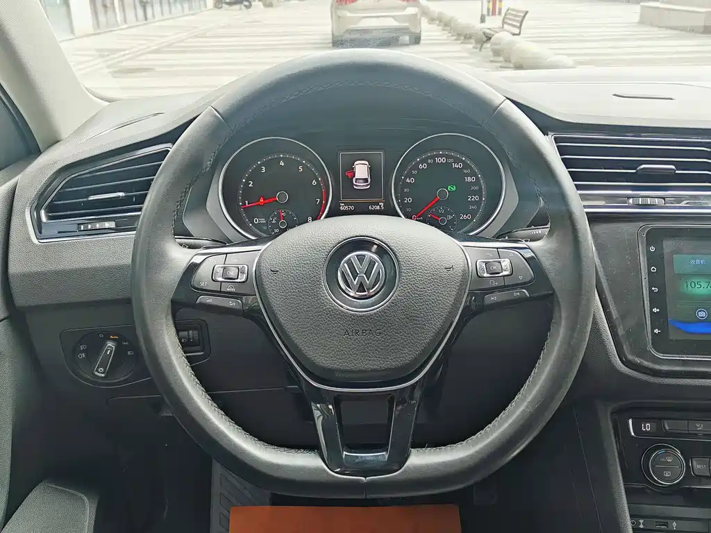 Volkswagen Tiguan L 2017 — фото 18