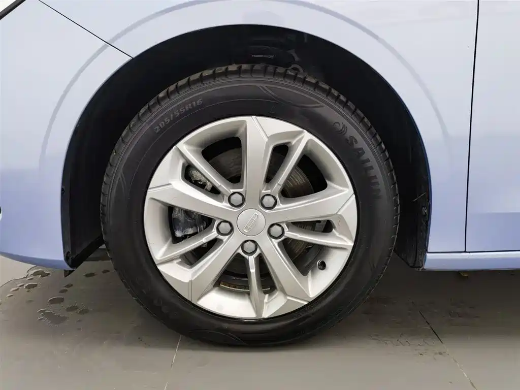Geely Emgrand Methanol 2023 — фото 17