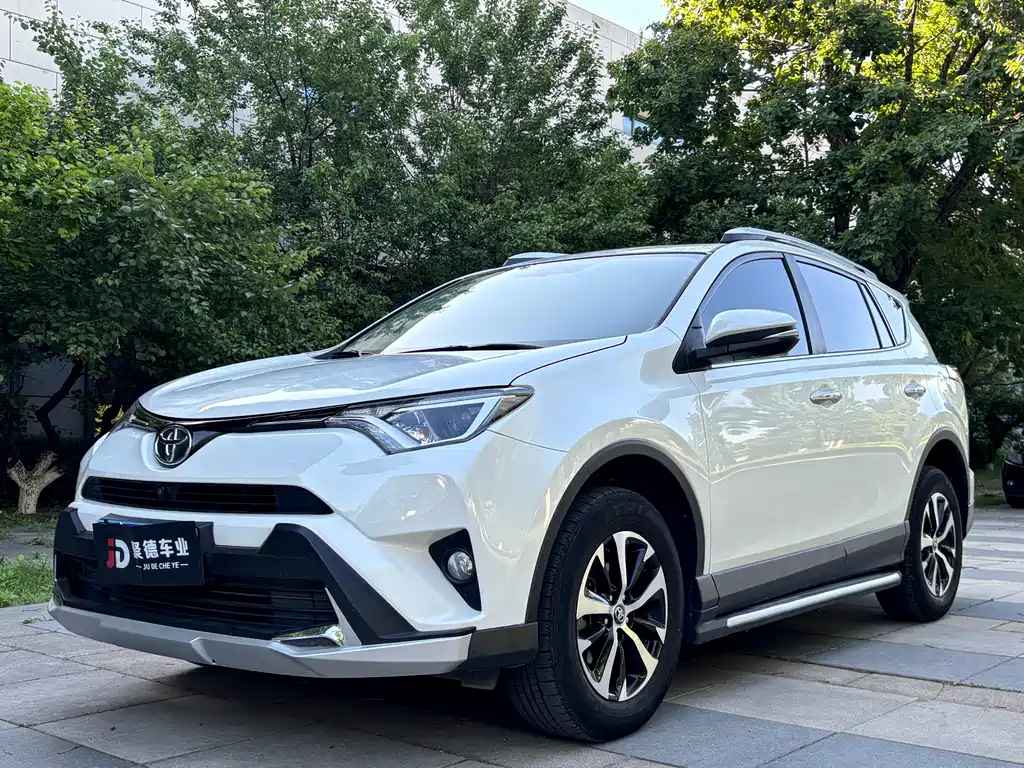 Toyota RAV4 2016 — фото 1
