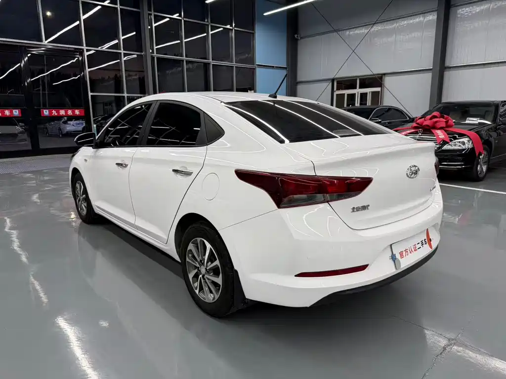 Hyundai Verna 2017 — фото 9