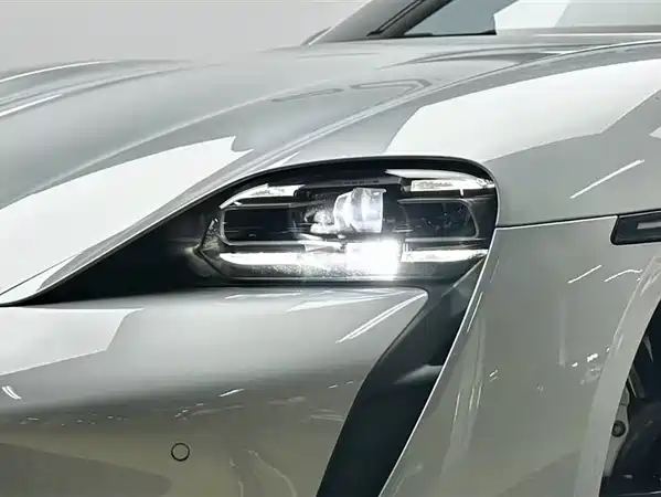 Porsche Taycan 2021