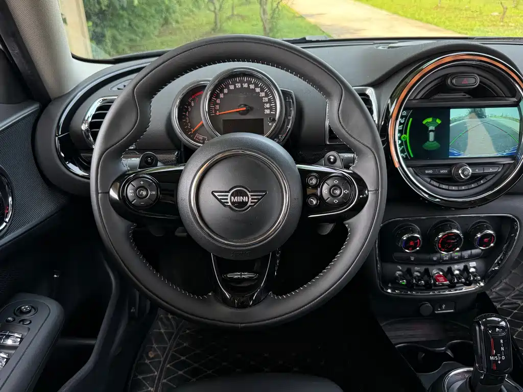 MINI Clubman 2019 — фото 10
