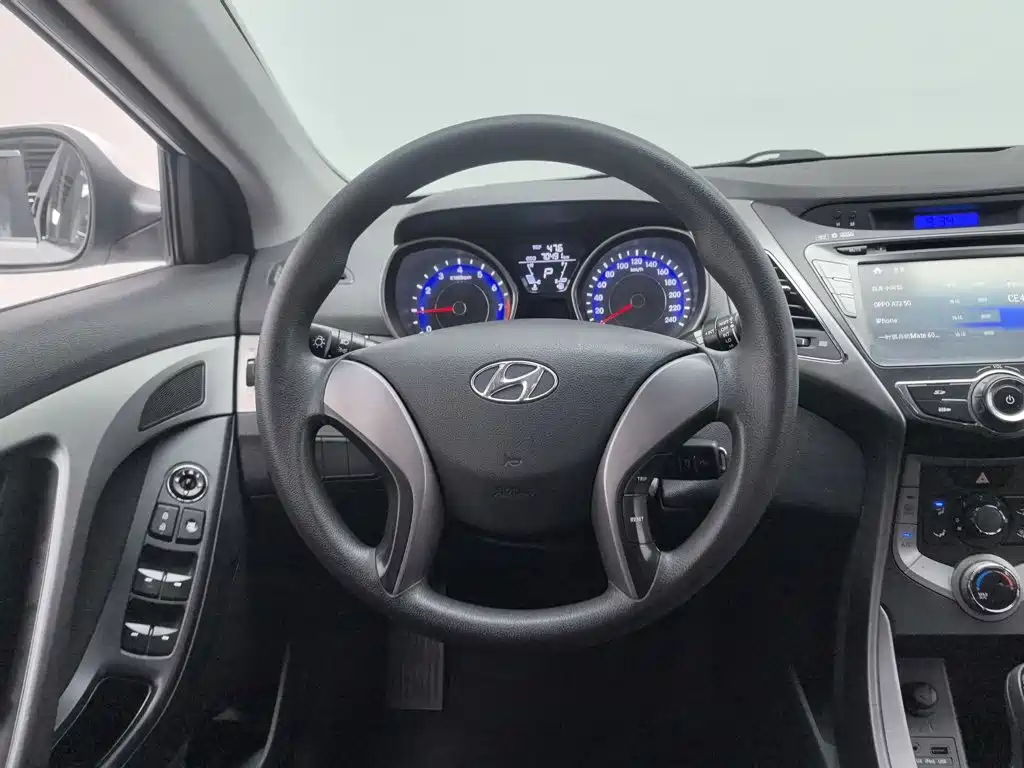 Hyundai Elantra 2014 — фото 11