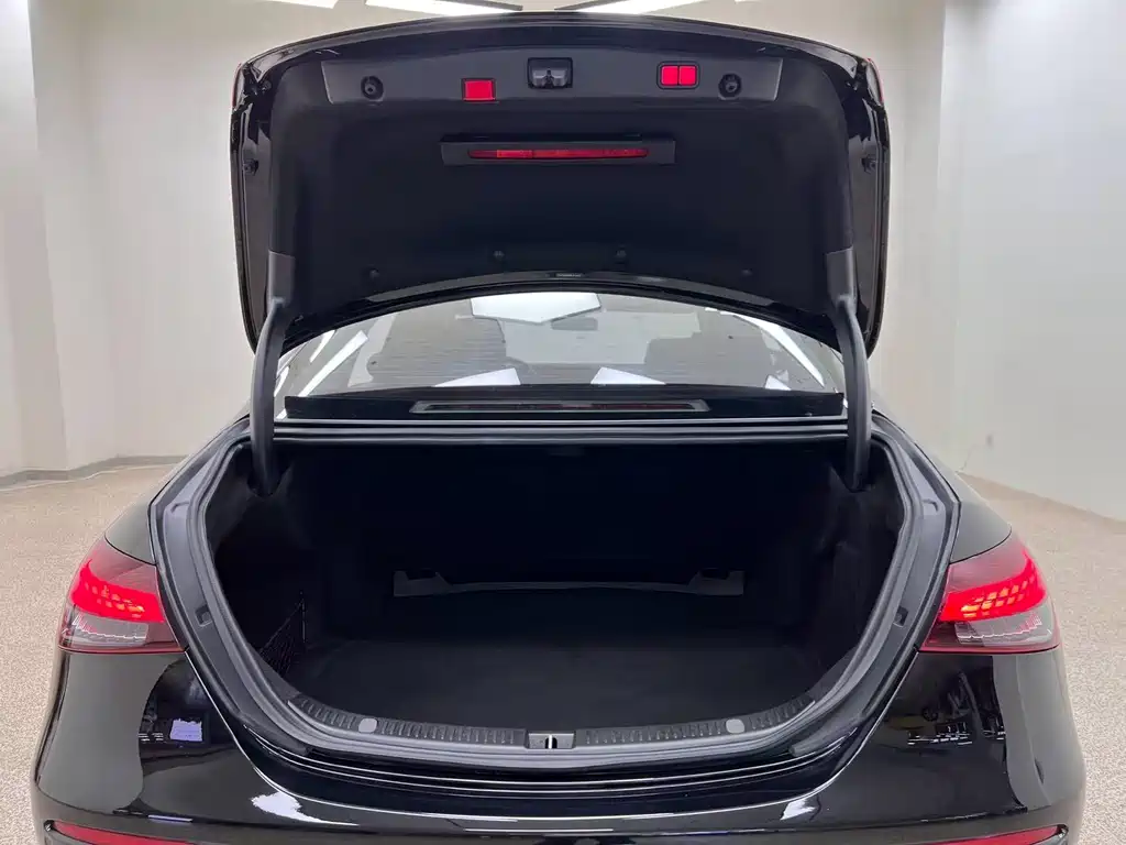 Mercedes-Benz E-Class 2022 — фото 35
