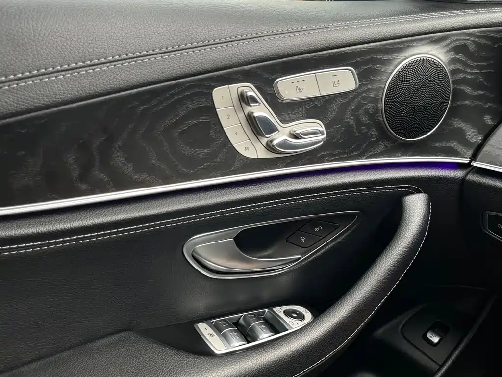 Mercedes-Benz E-Class 2016 — фото 15