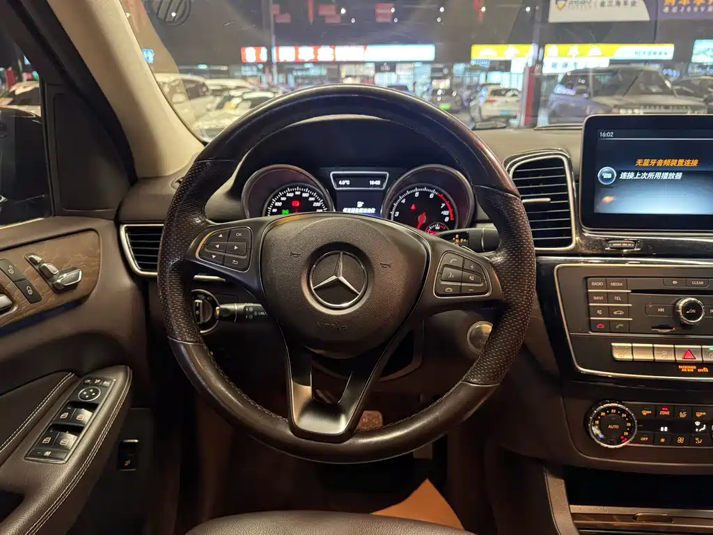 Mercedes-Benz GLE 2017 — фото 20
