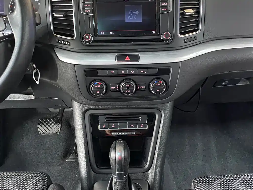 Volkswagen Sharan 2017 — фото 16