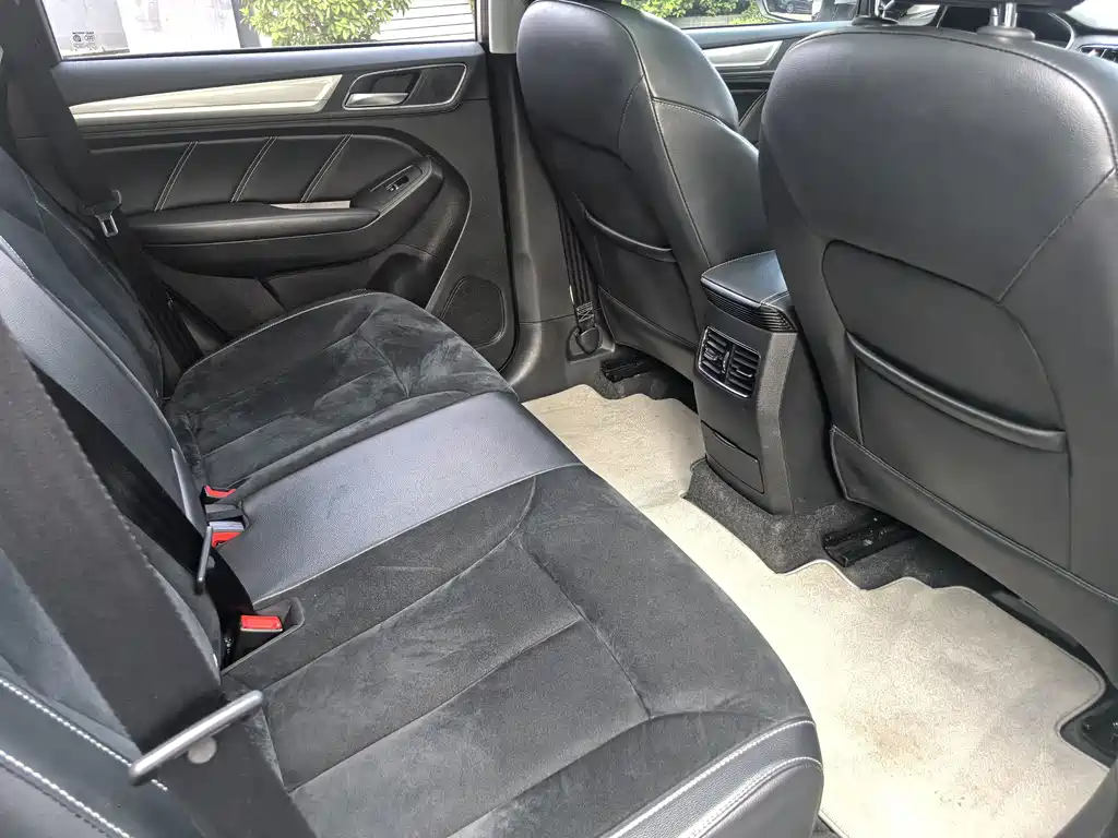 Roewe RX5 New Energy 2018 — фото 23