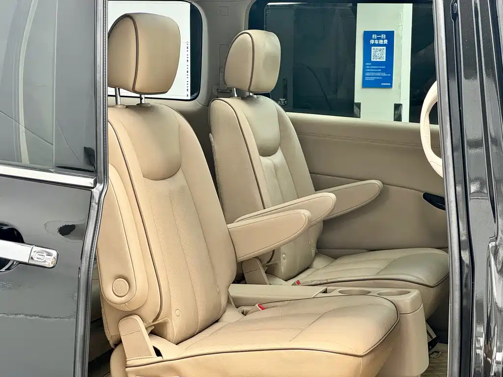 Nissan Quest 2017 — фото 10