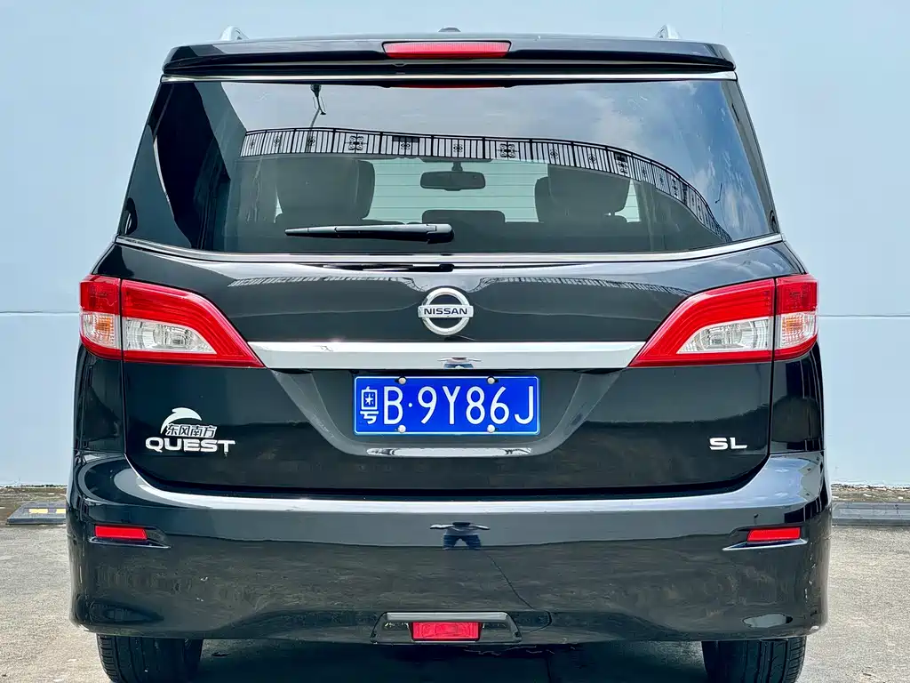 Nissan Quest 2017 — фото 13