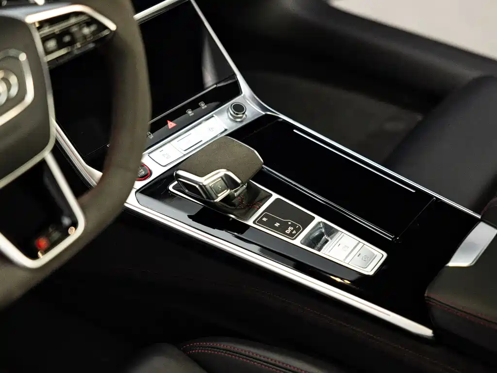 Audi RS 6 2021 — фото 11