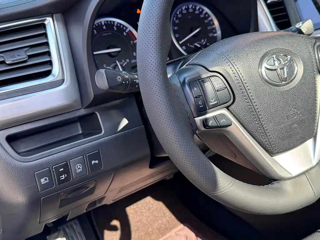 Toyota Highlander 2018 — фото 12