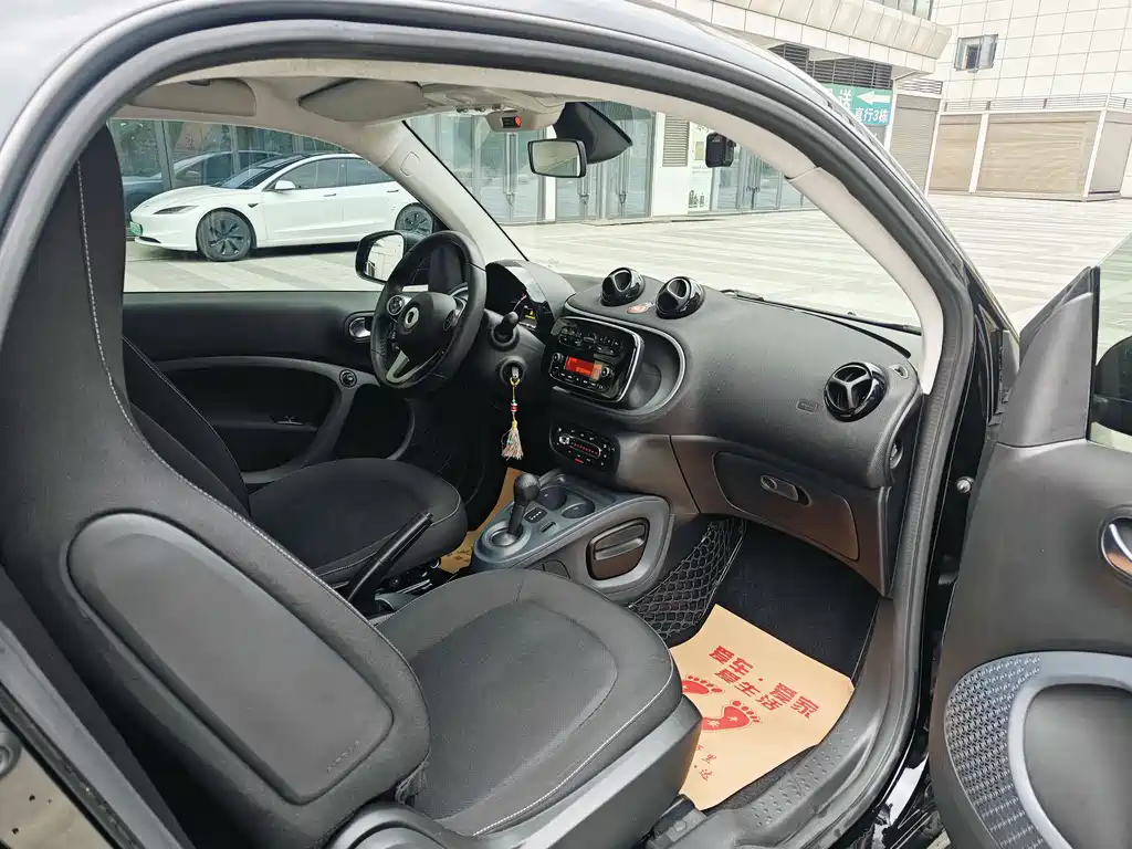 smart Fortwo 2017 — фото 16