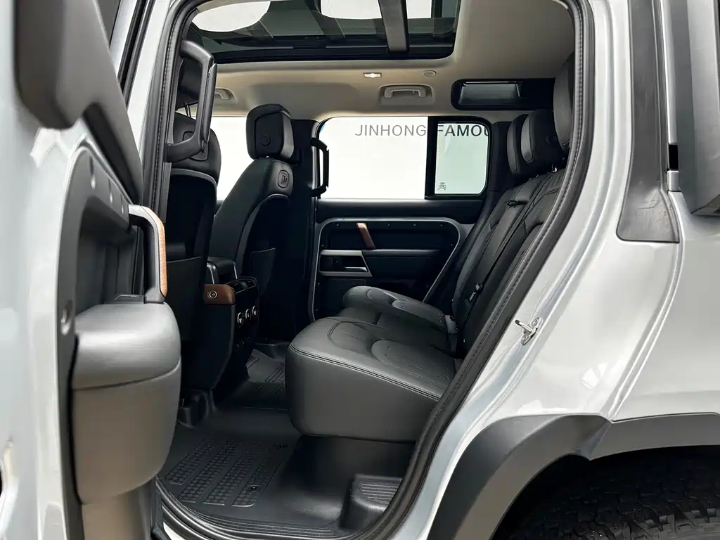 Land Rover Defender 2022 — фото 11