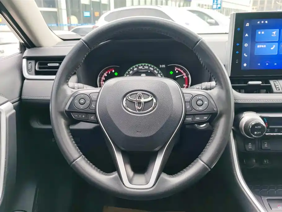 Toyota RAV4 2023 — фото 15