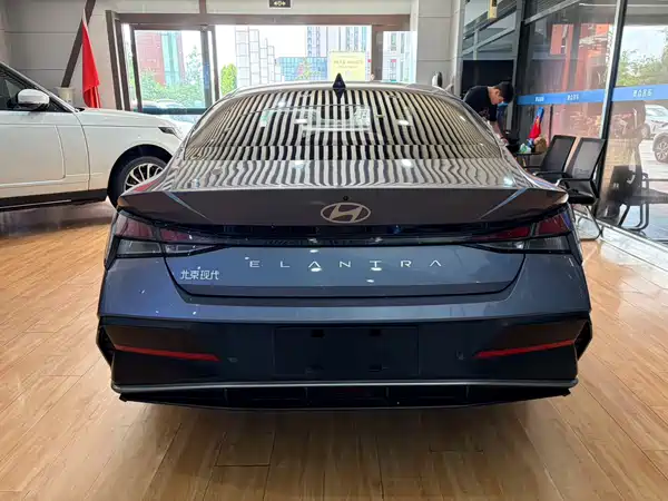 Hyundai Elantra 2024