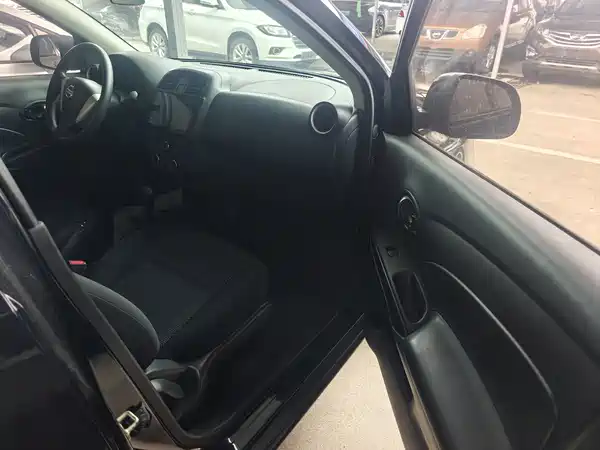 Nissan Sunny 2015