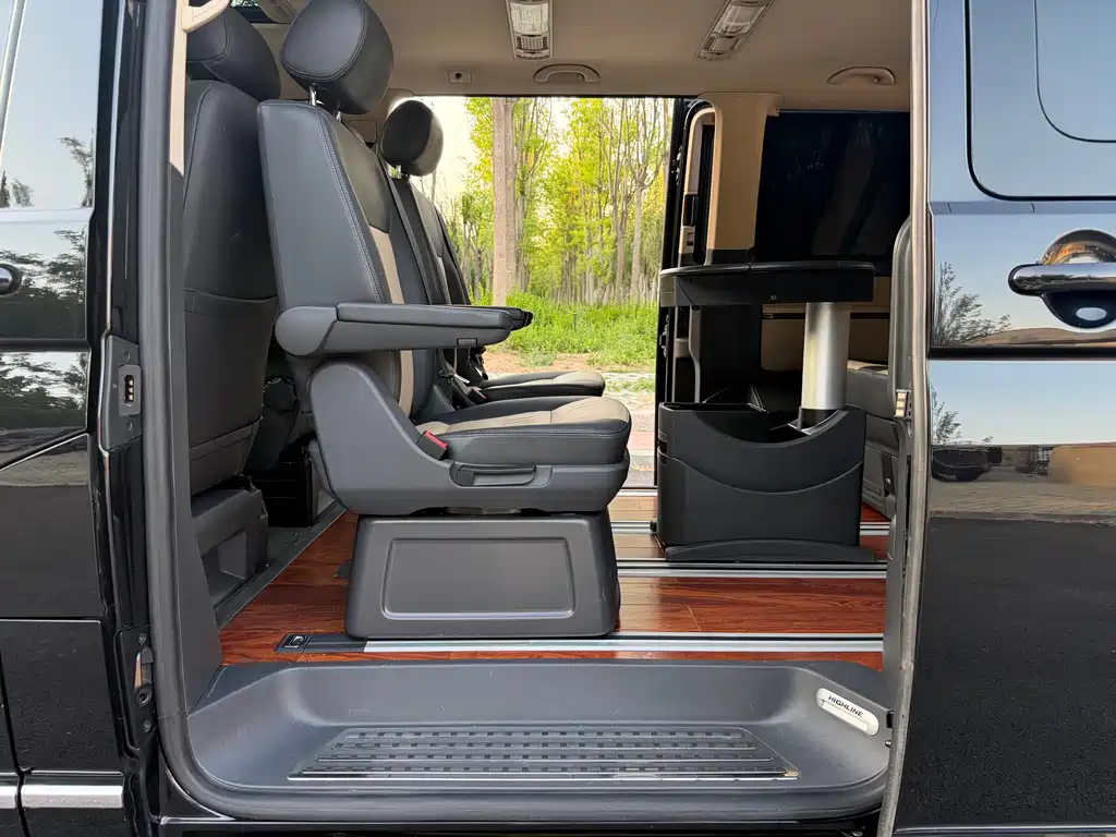 Volkswagen Multivan 2015 — фото 18