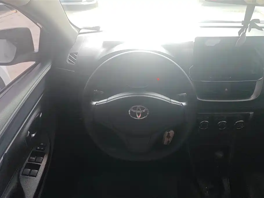 Toyota Yaris L 2021 — фото 15