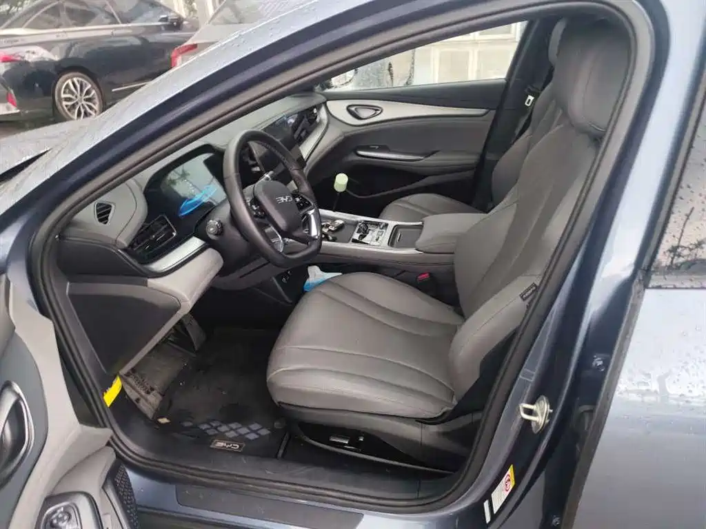 BYD Seal 07 DM-i 2025 — фото 10