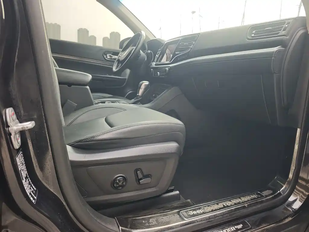 Jeep Commander 2019 — фото 17
