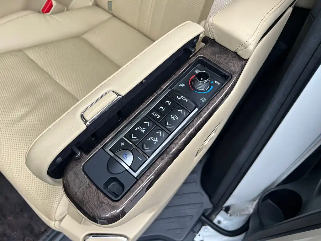 Toyota Alphard 2022 — фото 4