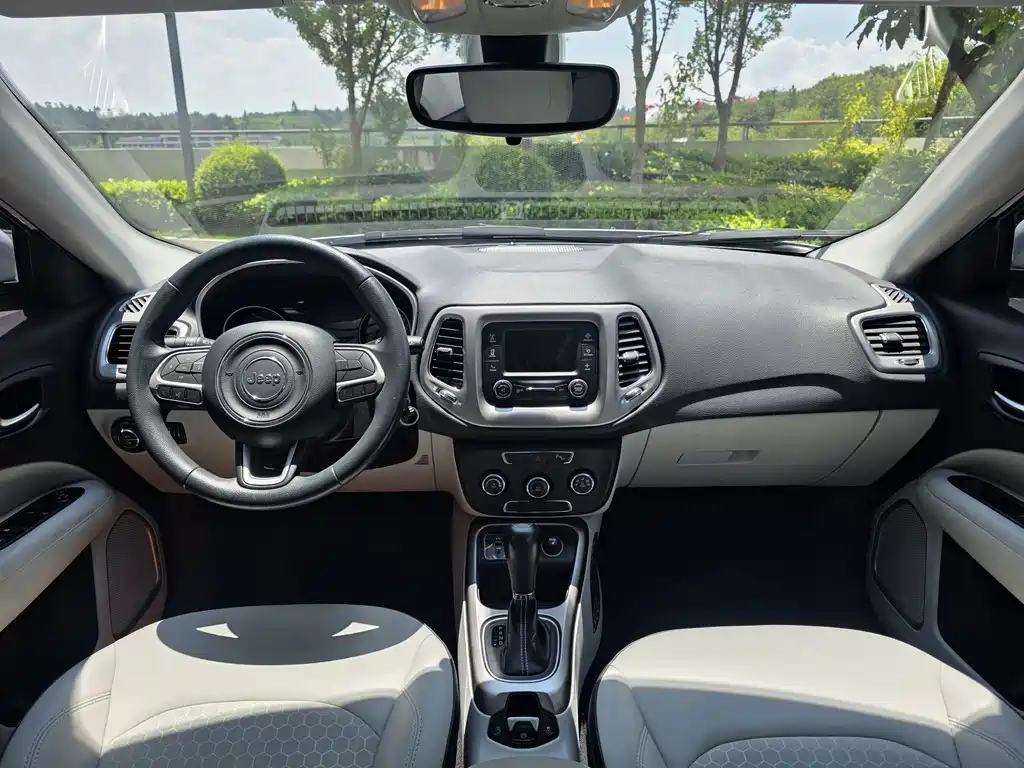 Jeep Compass 2017 — фото 10