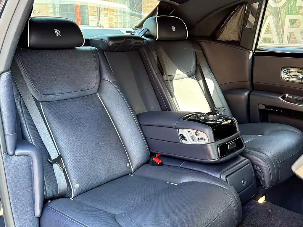 Rolls-Royce Ghost 2015 — фото 11