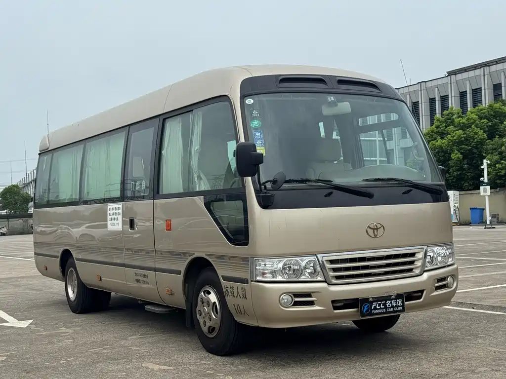 Toyota Coaster 2011 — фото 2