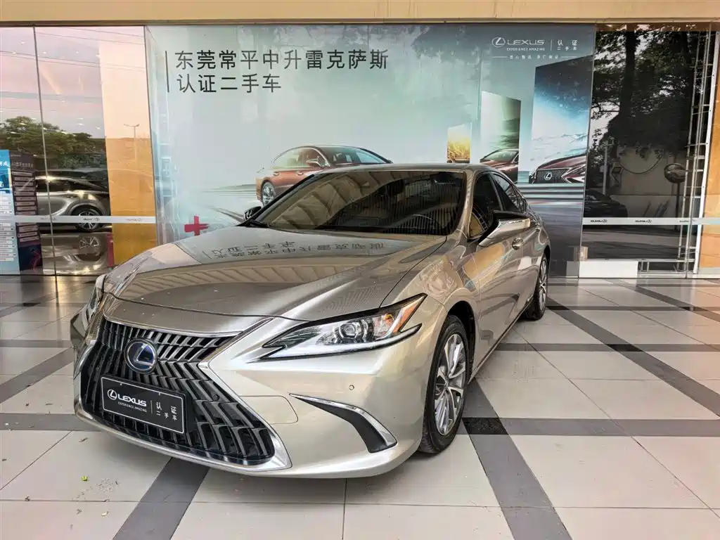 Lexus ES 2022 — фото 1