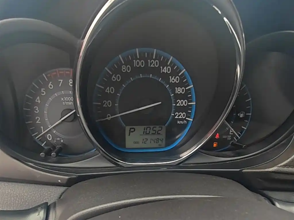 Toyota Vios 2015 — фото 12