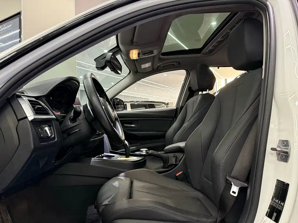 BMW 3 Series 2019 — фото 11