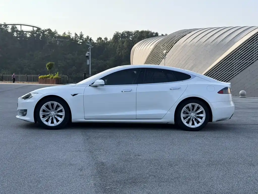 Tesla Model S 2018 — фото 4