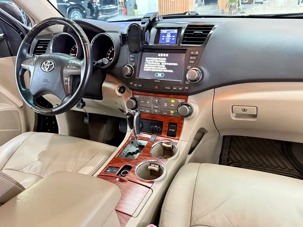 Toyota Highlander 2010 — фото 16