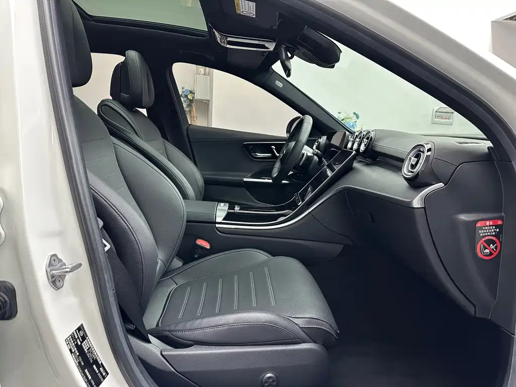 Mercedes-Benz C-Class 2023 — фото 25