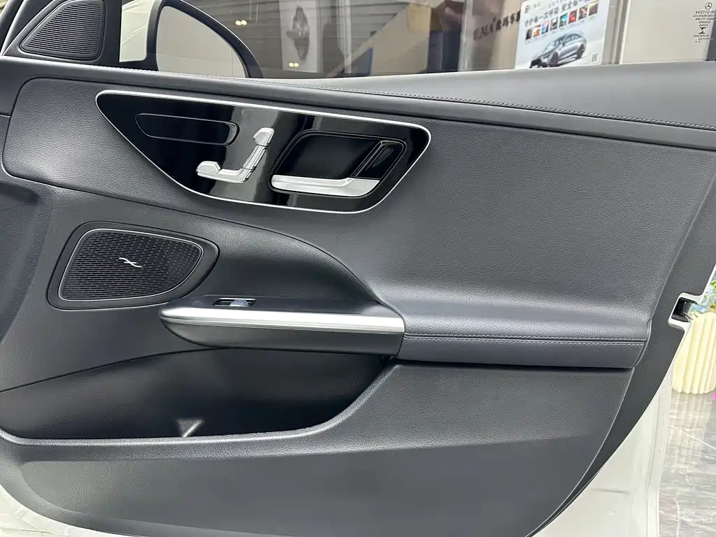 Mercedes-Benz C-Class 2023 — фото 15
